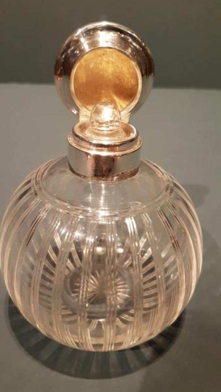 Antique Silver And Yellow Engine Turned Enamel Scent Bottle - Image 4