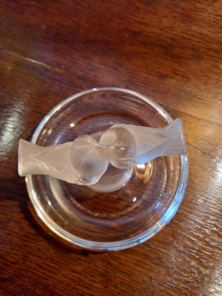Lalique Opalescent Kissing Doves Pin Tray - Image 4