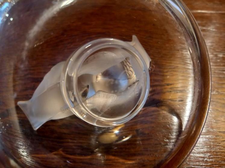 Lalique Opalescent Kissing Doves Pin Tray - Image 5