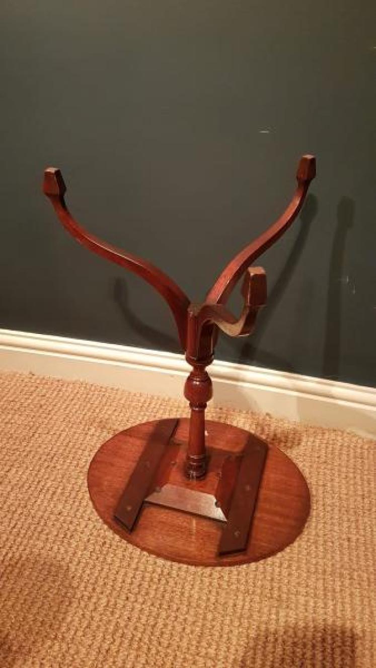 Fine Quality Victorian Mahogany Wine Table - Image 4