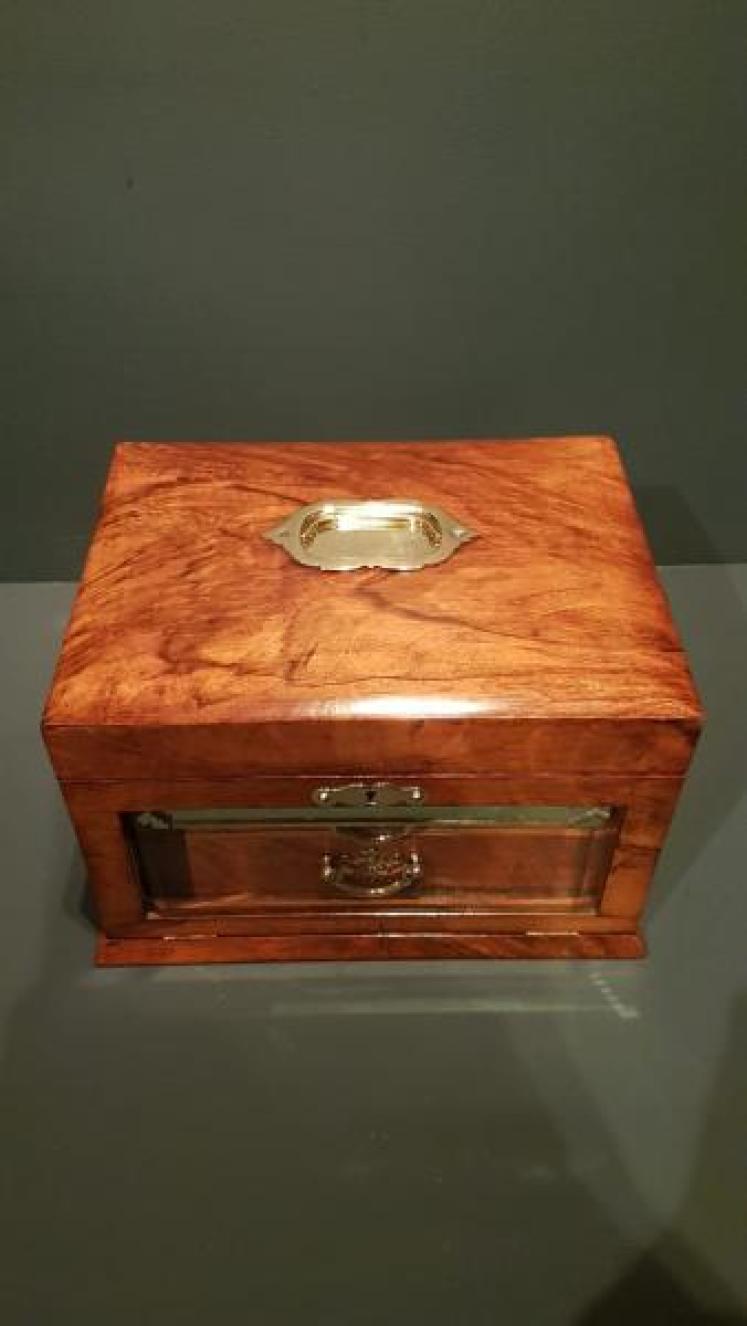 Immaculate Victorian Walnut Jewellery Box - Image 2