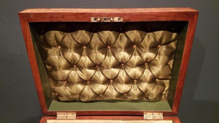 Immaculate Victorian Walnut Jewellery Box - Image 4