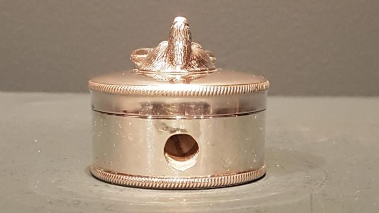 George V Silver Fox Head Pencil Sharpener - Image 4