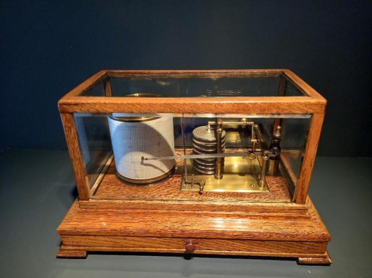 Antique Solid Oak & Bevelled Glass Barograph by James Lucking - Image 1