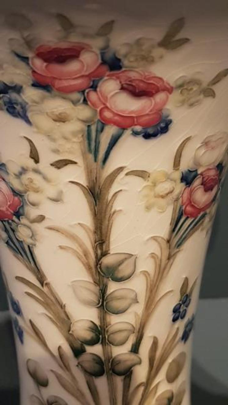 Early Moorcroft 'Forget Me Not' Floral Spray Vase - Image 6