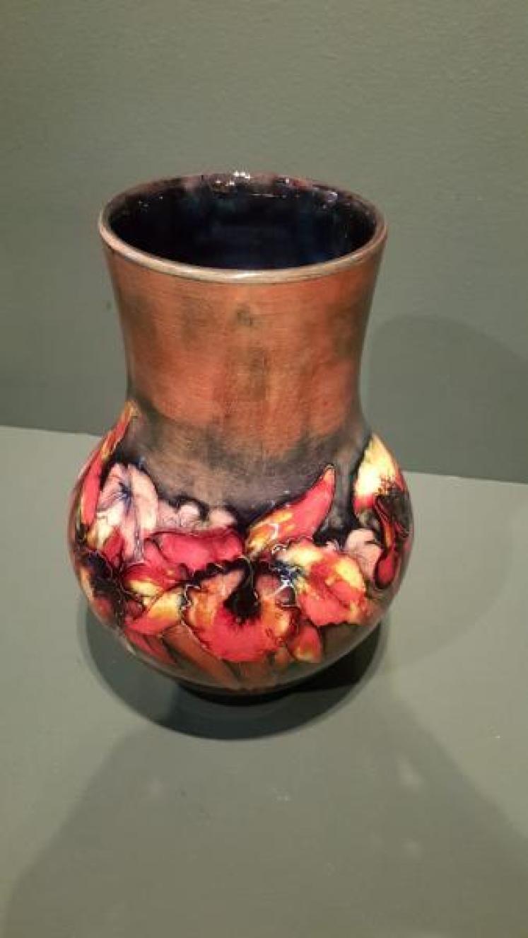 Large Moorcroft Slipper Orchid Flambe Vase - Image 5