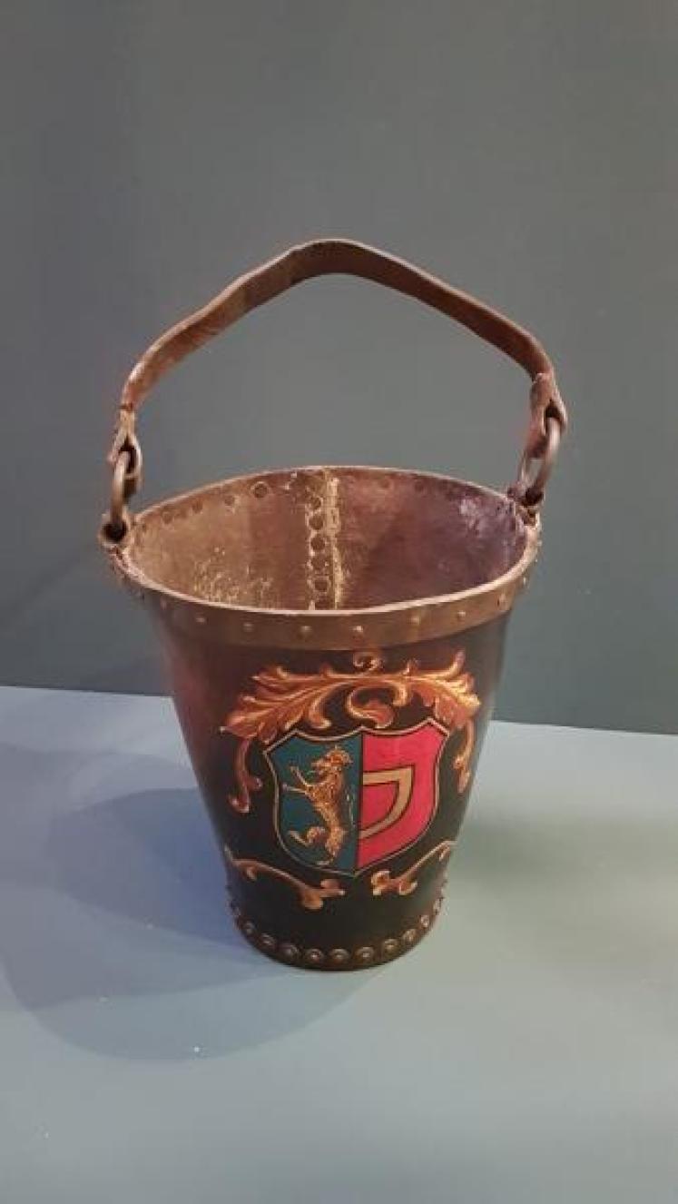 Superb Antique Leather Fire Bucket - Image 1