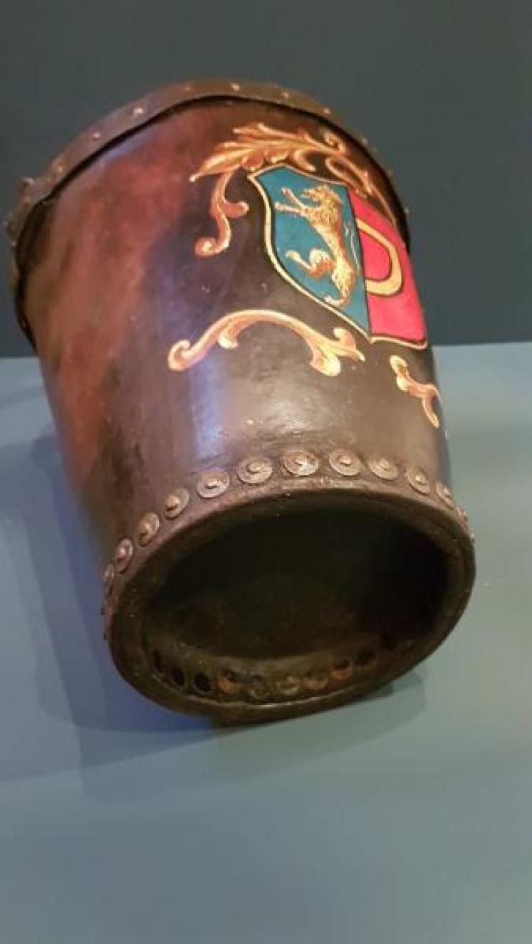 Superb Antique Leather Fire Bucket - Image 2