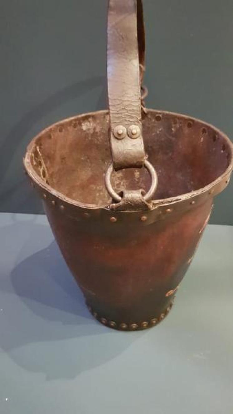 Superb Antique Leather Fire Bucket - Image 3