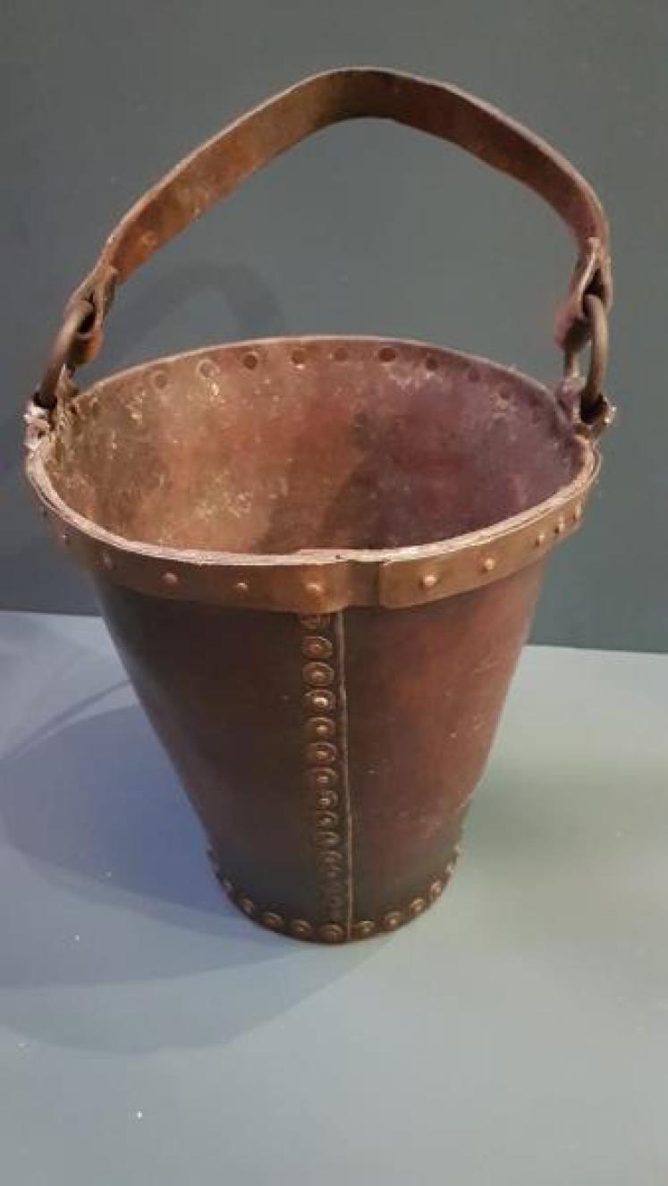 Superb Antique Leather Fire Bucket - Image 4