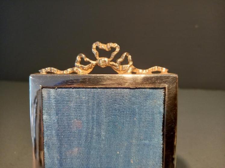 George V Period Silver Ribbon Top Photo Frame - Image 2