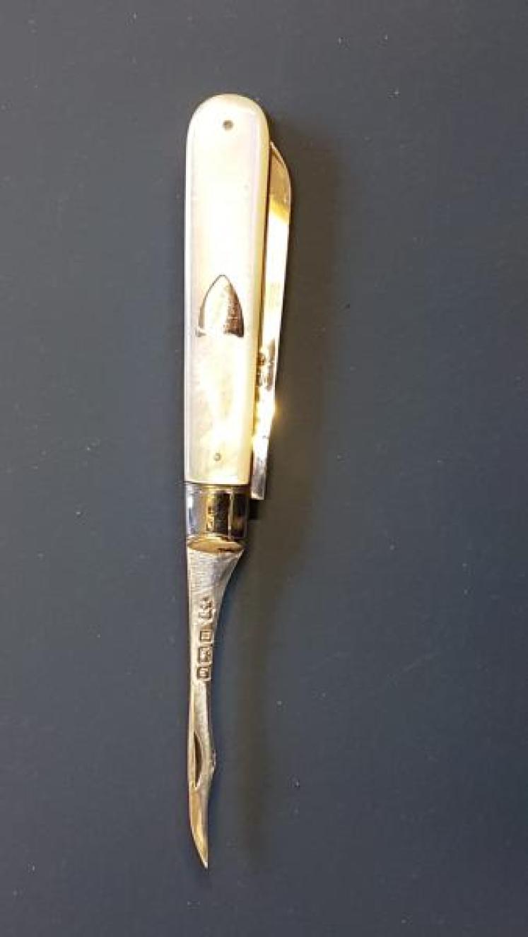 George V Silver and Mother of Pearl Pen Knife and Fruit Pick - Image 3