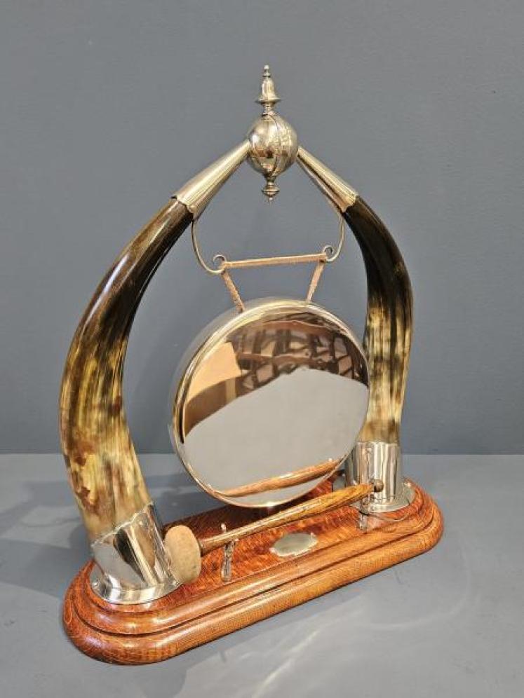 Mid Victorian Highland Cattle Horn Dinner Gong - Image 4