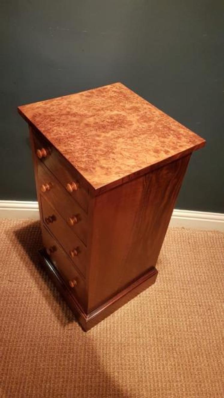 Matching Pair of Antique Burr Walnut Bedside Chests - Image 3