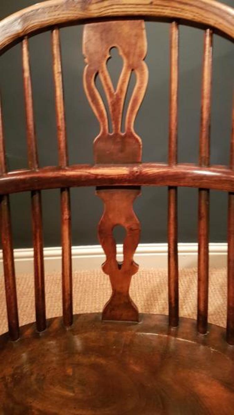 Early Victorian Ash and Elm Windsor Chair - Image 6