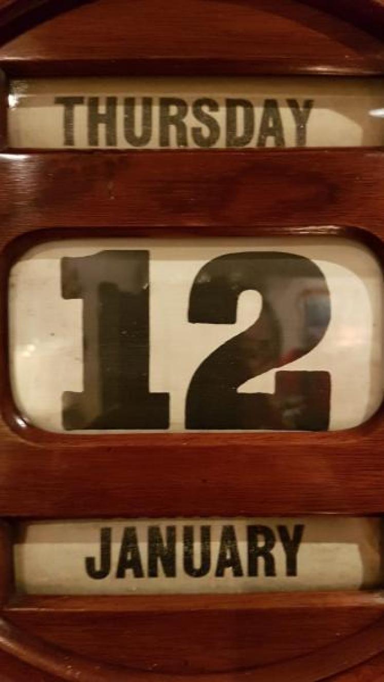 Superb Victorian Walnut Perpetual Wall Calendar - Image 2