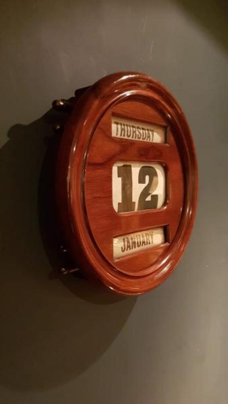 Superb Victorian Walnut Perpetual Wall Calendar - Image 4