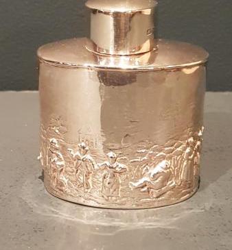 Fine Qualitry Edwardian Embossed Silver Tea Caddy