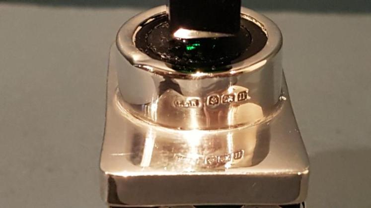 George V Silver and Emerald Glass Scent Bottle - Image 4