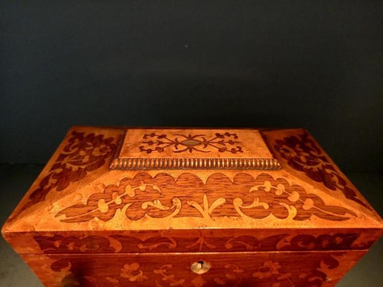 Fine Regency Rosewood & Satinwood Inlaid Tea Caddy - Image 2