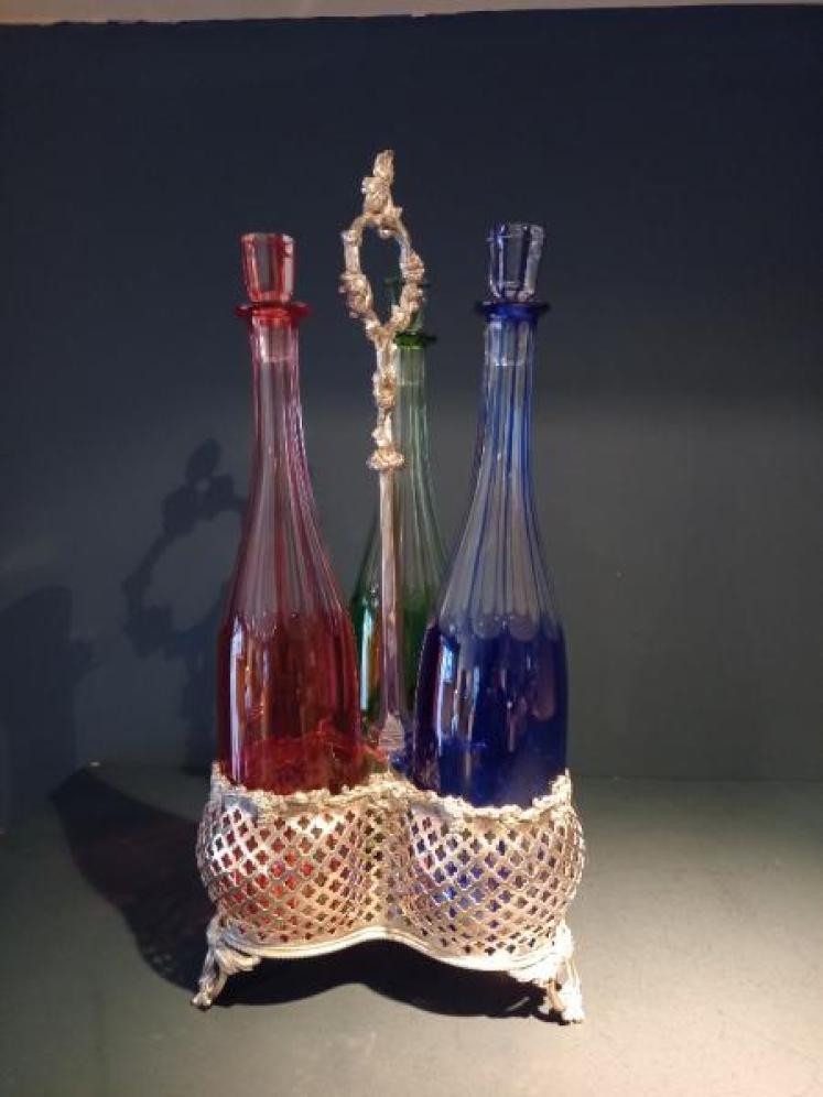 Superb Antique Cut & Flashed Three Bottle Tantalus - Image 2