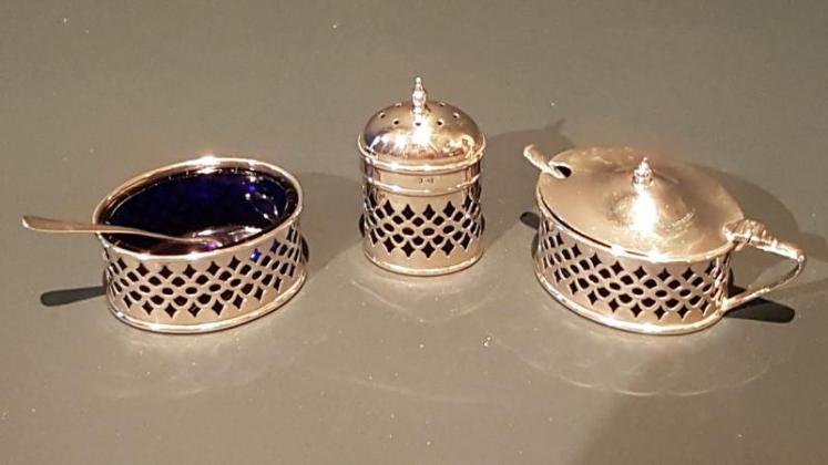 George V Period Silver 3 Piece Cruet Set - Image 3