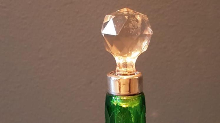 Victorian Emerald Flashed Silver Mounted Scent Bottle - Image 4