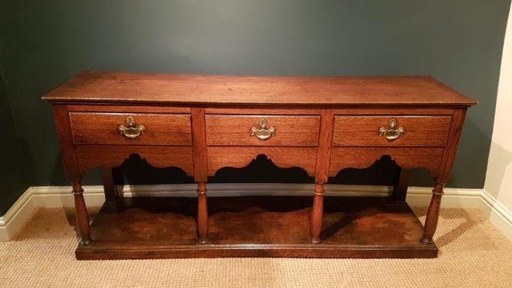 Georgian Oak Open Pot Board Dresser - Image 1