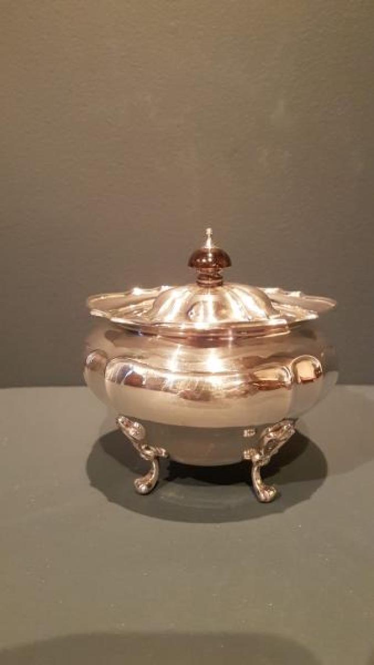 Fine Quality Edwardian Silver Tea Caddy - Image 1