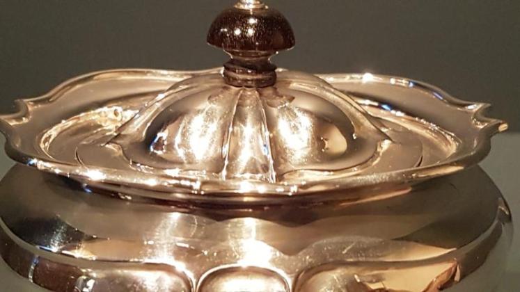 Fine Quality Edwardian Silver Tea Caddy - Image 3