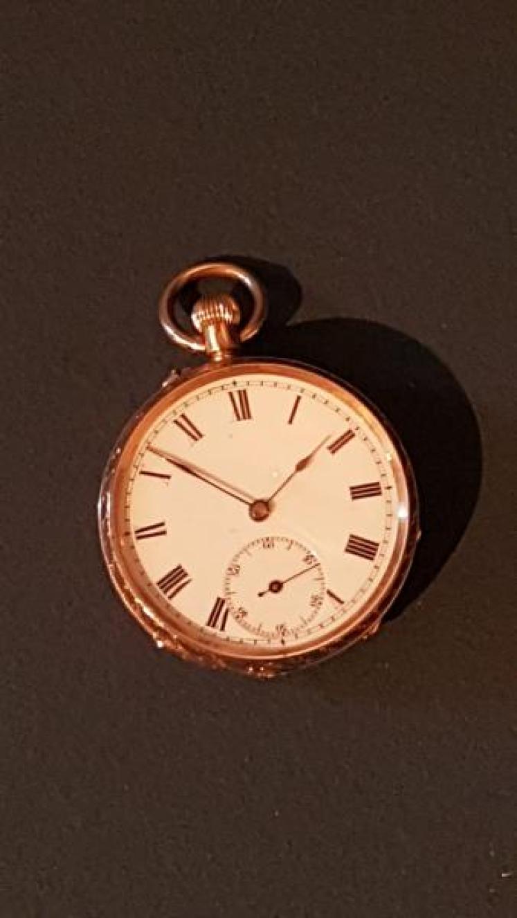 Fine Quality 14ct Gold Swiss Fob Watch - Image 1