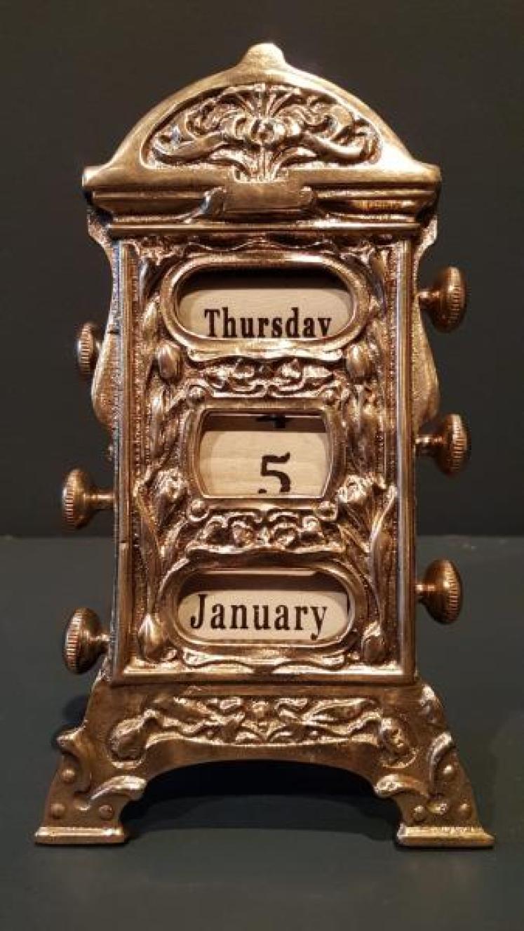 Edwardian Brass Desk Calendar - Image 2