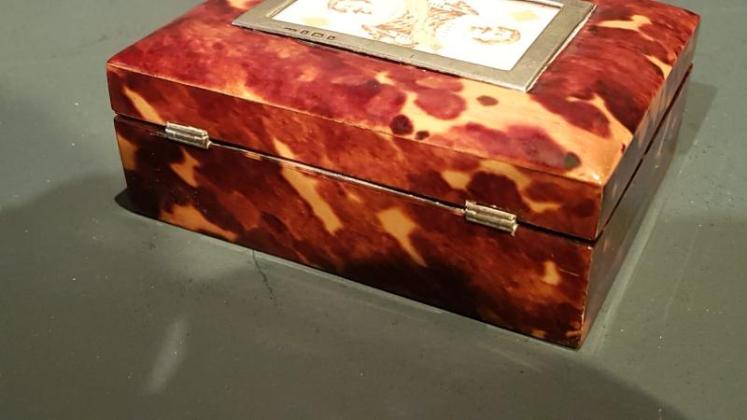 Superb Tortoise Shell and Silver Card Case - Image 3