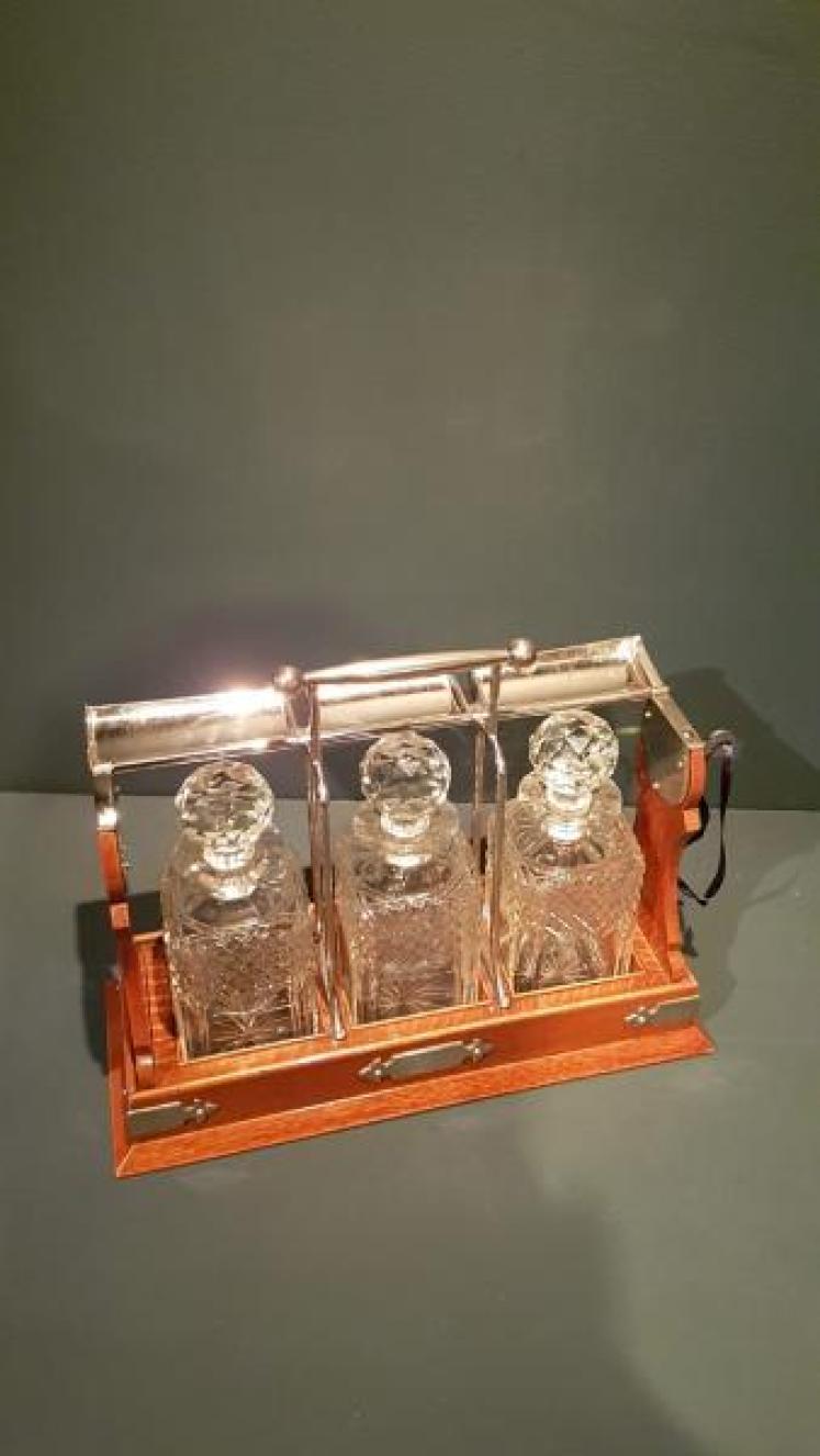 Victorian Oak 3 Bottle Tantalus by Hobbs - Image 4