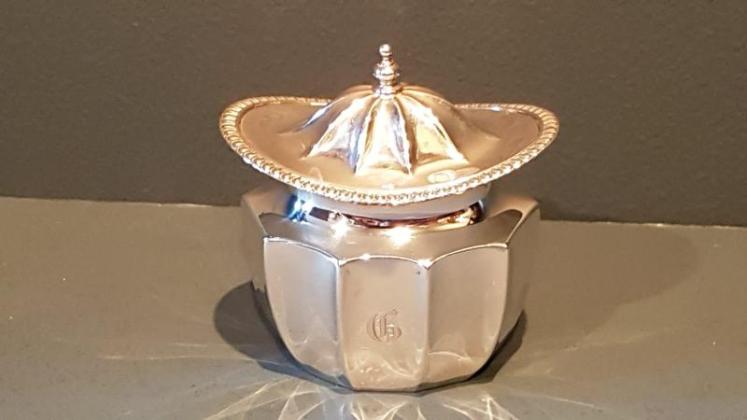 Fine Quality Edwardian Silver Tea Caddy - Image 1
