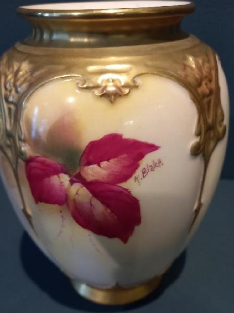 Royal Worcester Autumn Leaves & Blackberries Signed Vase - Image 4