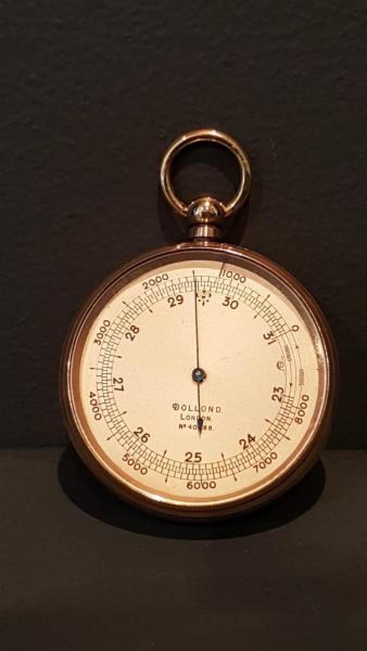 Superior Quality Dolland Pocket Barometer - Image 1