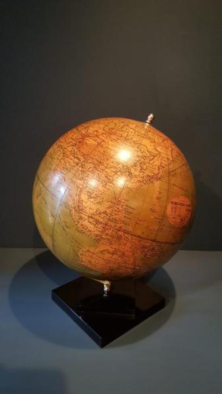 Original 1930's 14" Philips Plaster Globe - Image 1