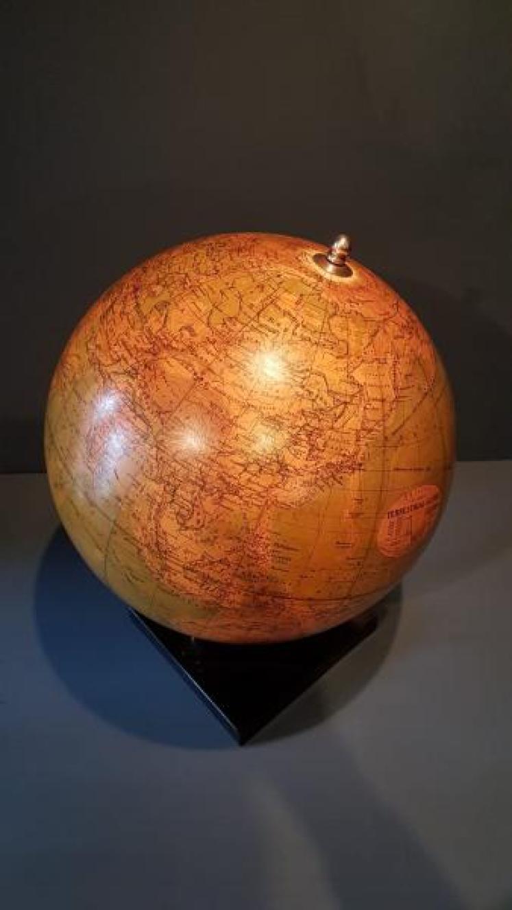 Original 1930's 14" Philips Plaster Globe - Image 6