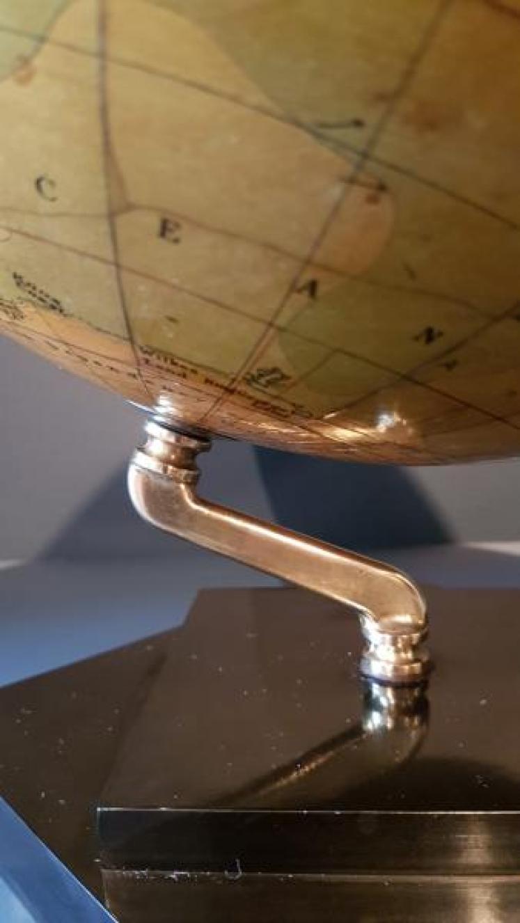 Original 1930's 14" Philips Plaster Globe - Image 7
