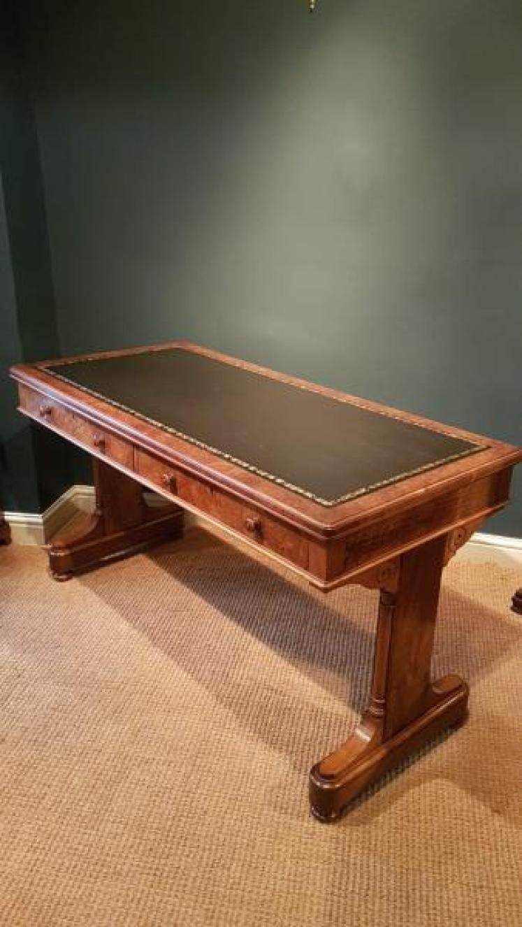 Fine Quality Early Victorian Walnut Writing Table - Image 1