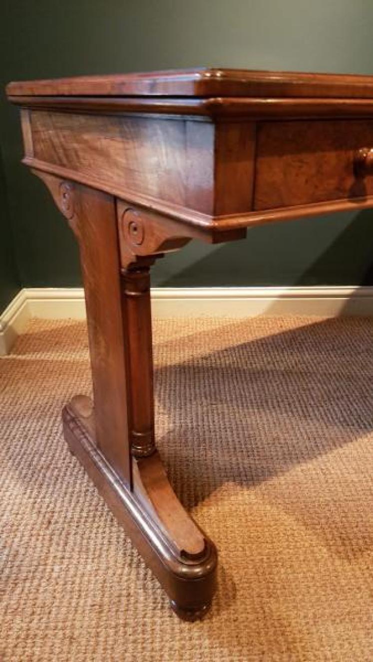 Fine Quality Early Victorian Walnut Writing Table - Image 2