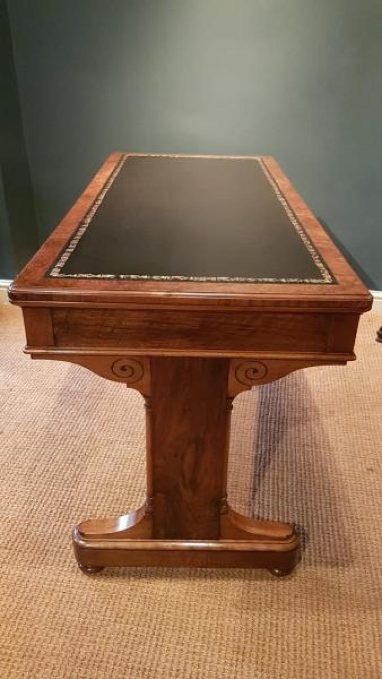 Fine Quality Early Victorian Walnut Writing Table - Image 4