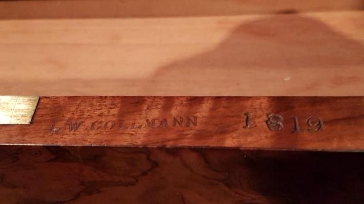 Fine Quality Early Victorian Walnut Writing Table - Image 7