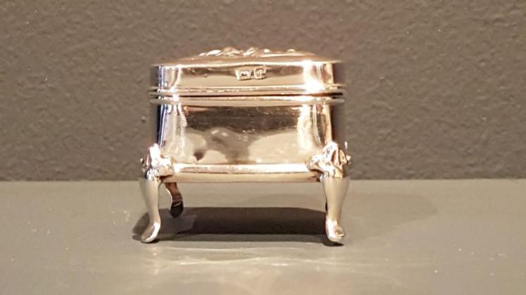 Edwardian Silver Iris Design Ring Box - Image 2