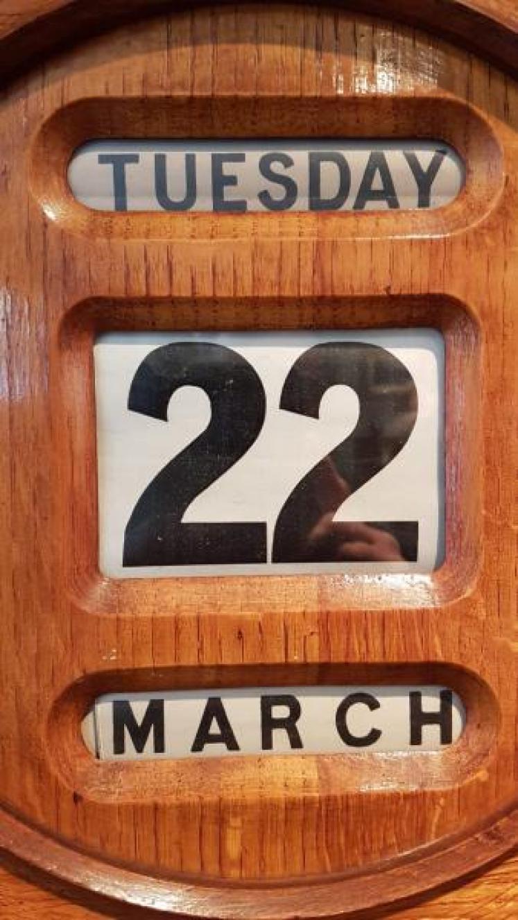 Edwardian Solid Oak Perpetual Wall Calendar - Image 2