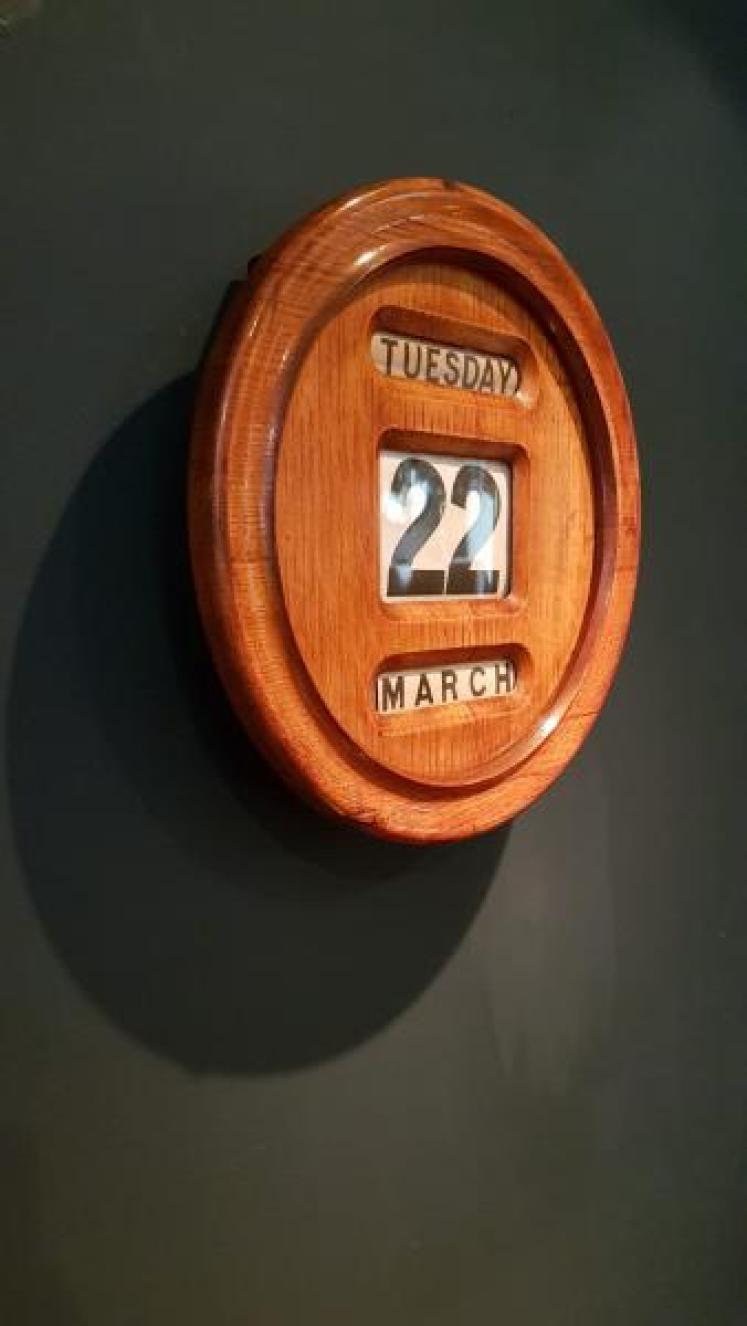Edwardian Solid Oak Perpetual Wall Calendar - Image 5