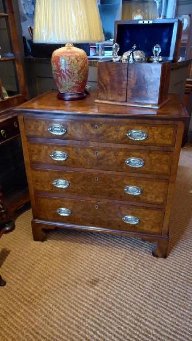 Small Mid Victorian Burr Walnut Chest of Drawers - Image 7