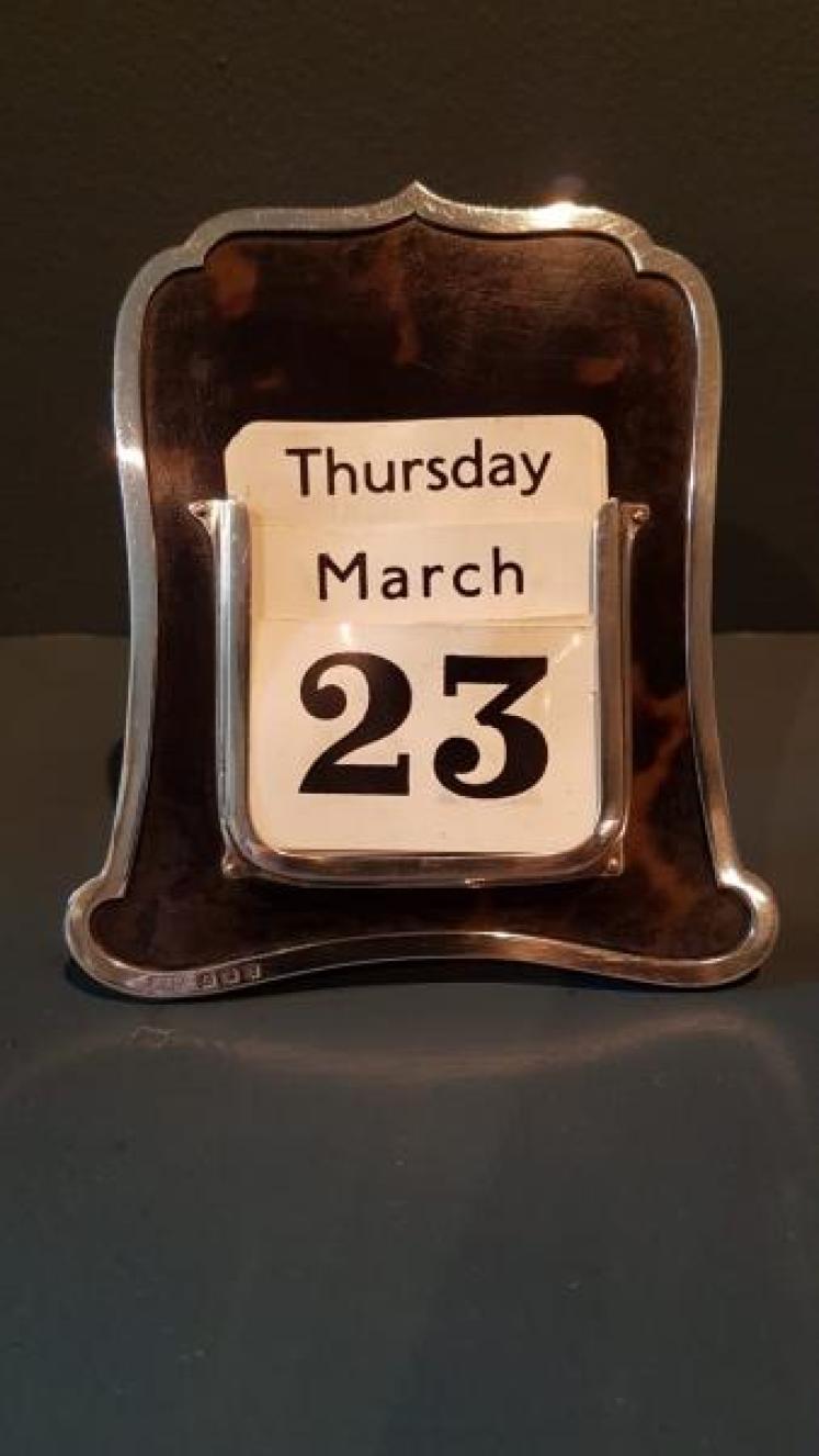 George V Silver and Tortoise Shell Perpetual Calendar - Image 1