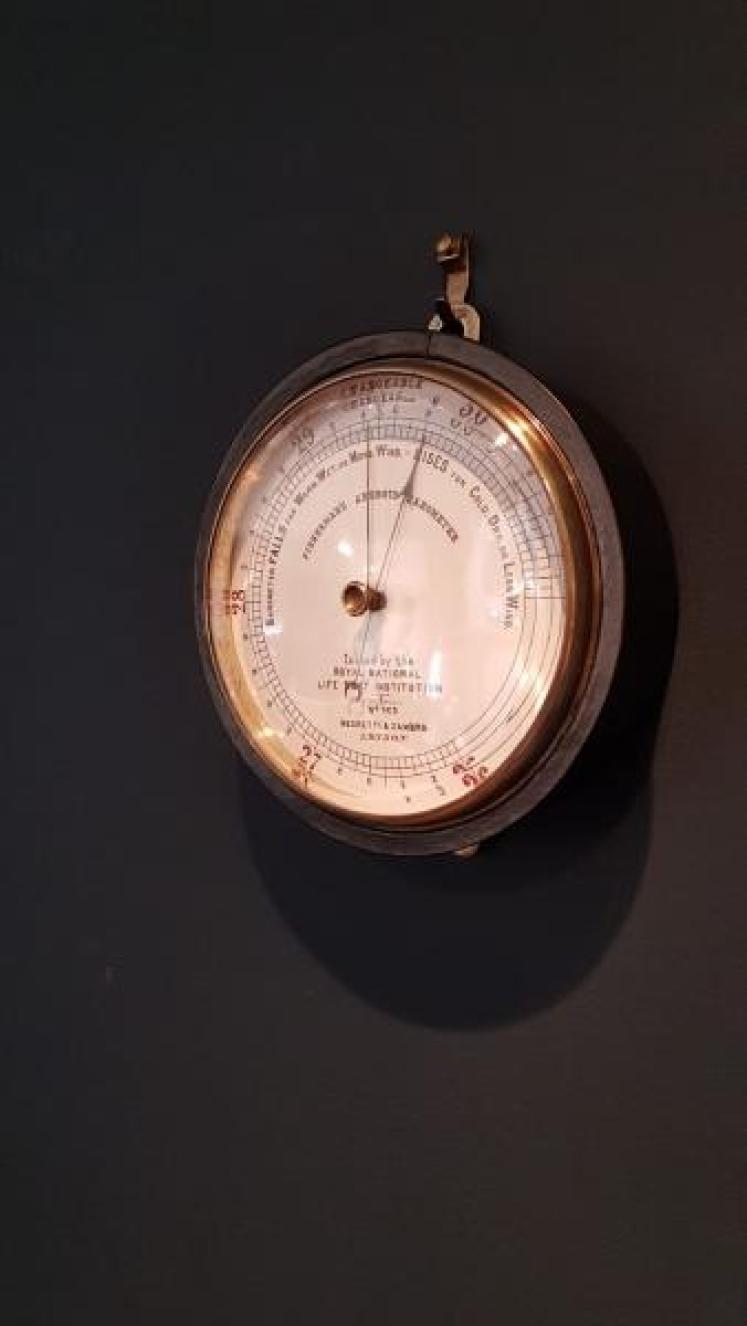Negretti & Zambra RNLI Fisherman's Marine Barometer - Image 5